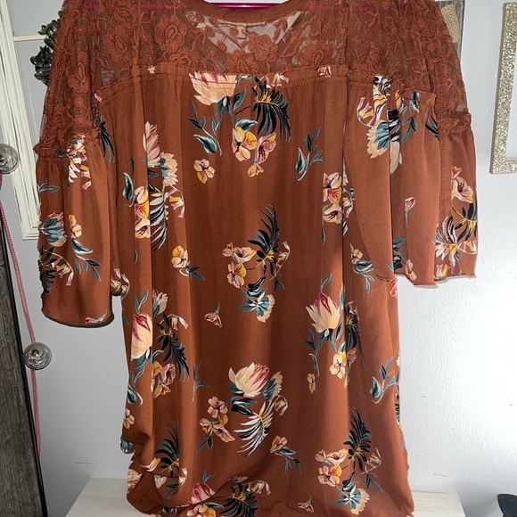A Rusty Brown Beautiful fall Floral Top From BKE - Picture 2 of 5